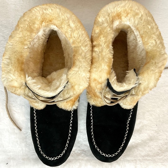 Lamo Black Suede Comfort Lace-up Moccasin Faux Fur Ankle Booties sz 8 to 8.5M - Picture 12 of 12